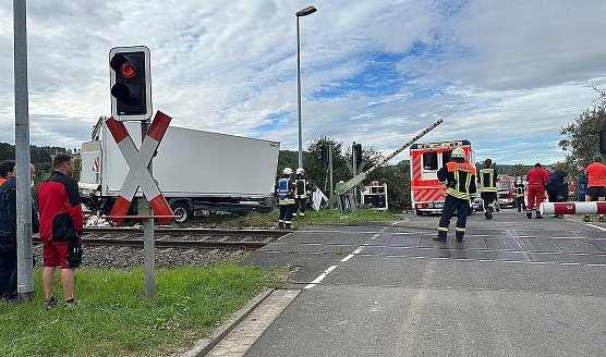Unfall am Bahn&uuml;bergang in Birkungen (Foto: Feuerwehr Breitenworbis/Silvio Dietzel)