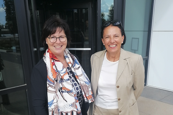 Vize-Pr&auml;sidentin der DFG Prof. Dr. Karin Jacobs und Prof. Dr. Maria Borcsa (v.l.) (Foto: Privat)