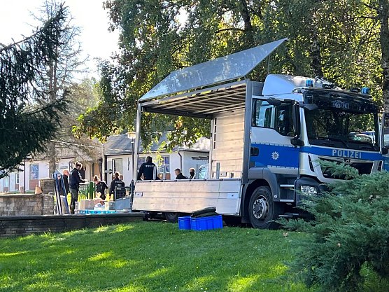 Polizeieinsatz am Hufhaus (Foto: S. Dietzel) Polizeieinsatz am Hufhaus (Foto: S. Dietzel)