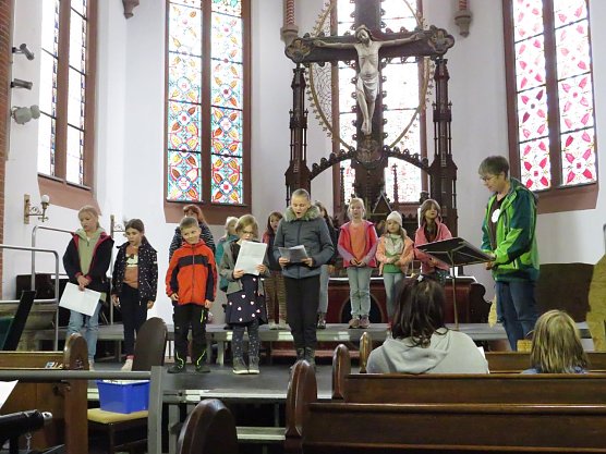 Kindersingwoche startet im Ilfelder Pfarrhaus (Foto: Christine Heimrich) Kindersingwoche startet im Ilfelder Pfarrhaus (Foto: Christine Heimrich)