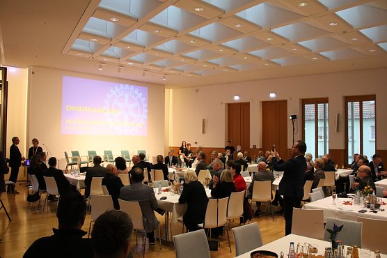 Zum Jubil&auml;um kamen zahlreiche G&auml;ste, Freunde und Unterst&uuml;tzer in den Ratssaal (Foto: agl)