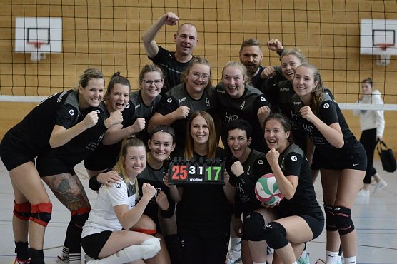 Wohlverdienter Jubel für Bleicherodes Volleyballerinnen (Foto: VG Bleicherode) Wohlverdienter Jubel für Bleicherodes Volleyballerinnen (Foto: VG Bleicherode)