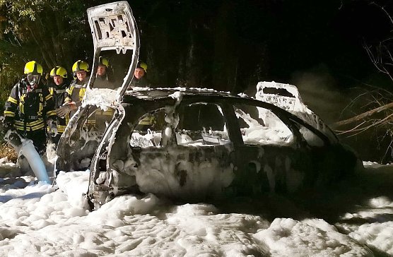 Auto brannte in Gro&szlig;werther (Foto: S.Dietzel)