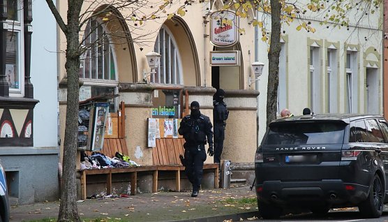 Polizeieinsatz in der Hesseröder Straße (Foto: agl) Polizeieinsatz in der Hesseröder Straße (Foto: agl)