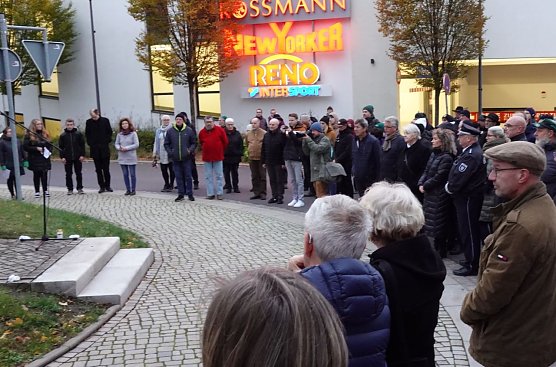 Knapp 100 Menschen gedachten dem 9. November 1938 (Foto: nnz)