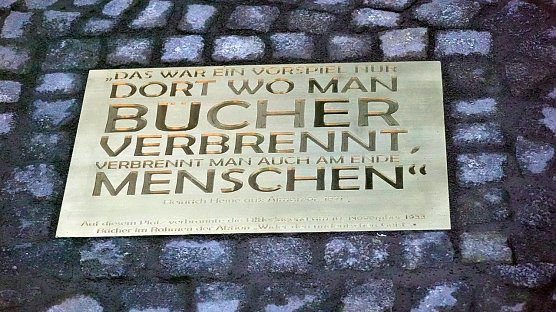 Gedenktafel eingeweiht (Foto: nnz)