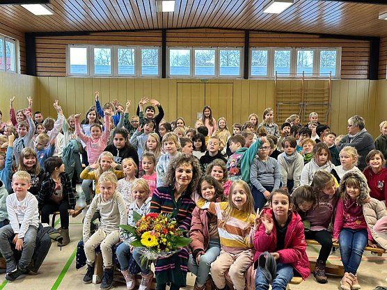 Landtagspr&auml;sidentin Birgit Pommer war als Vorleserin zu Gast in der Grundschule Niedersalza (Foto: GS Niedersalza)