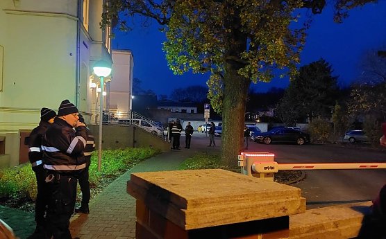 Das Landratsamt wurde von der Polizei abgesichert (Foto: privat)