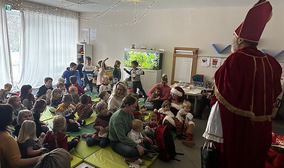 Der Nikolaus kam höchstpersönlich in die Kita (Foto: Jana Metz) Der Nikolaus kam höchstpersönlich in die Kita (Foto: Jana Metz)