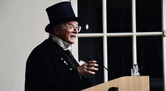 Winfried Schmitt gab zum Jahresabschluss noch einmal den Professor (Foto: agl)