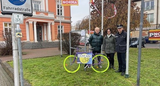 Aktion der Kreisverkehrswacht zur dunkeln Jahreszeit (Foto: C.Sobik) Aktion der Kreisverkehrswacht zur dunkeln Jahreszeit (Foto: C.Sobik)
