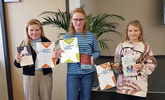 Die diesjährigen Preisträgerinnen im Vorlesewettbewerb (Foto: Therese Passut) Die diesjährigen Preisträgerinnen im Vorlesewettbewerb (Foto: Therese Passut)