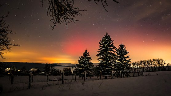Polarlichter &uuml;ber Rehungen (Foto: E. Krahl)