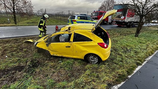 Zwei Verletzte bei gescheitertem &Uuml;berholvorgang (Foto: Feuerwehr Heringen / Silvio Dietzel)