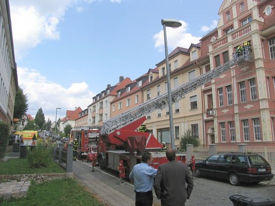 Die Drehleiter im Einsatz (Foto: P. Grabe) Die Drehleiter im Einsatz (Foto: P. Grabe)