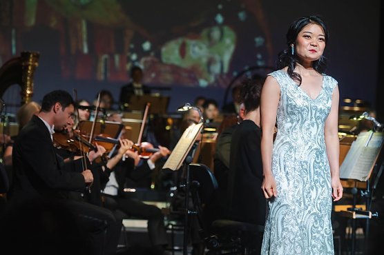 Rina Hirayama bei der Eröffnungsgala des Theater im Anbau (Foto: Marco Kneise) Rina Hirayama bei der Eröffnungsgala des Theater im Anbau (Foto: Marco Kneise)
