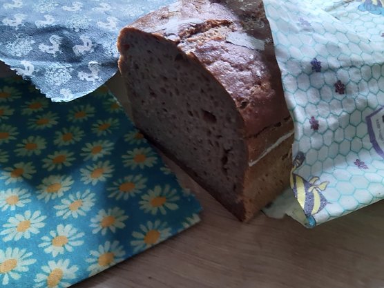 Brotpapier aus Bienenwachs (Foto: Frank Tuschy)