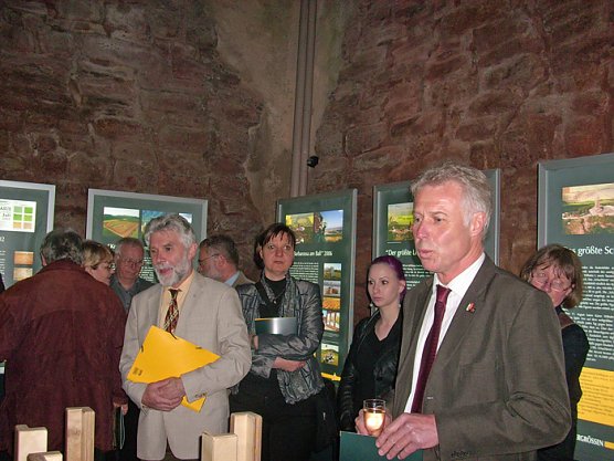 Henriette pickt am Kyffh&auml;user (Foto: Karl-Heinz Herrmann)