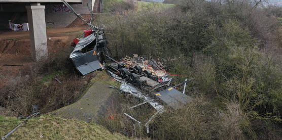 Schwerer Unfall auf der A38 bei Ro&szlig;la (Foto: S. Dietzel)