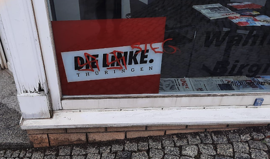 Politische motivierter Vandalismus am Wahlkreisb&uuml;ro in Bleicherode in der vergangenen Woche (Foto: Kreisverband Die Linke Nordhausen)