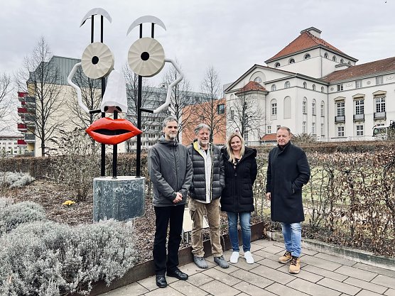 Oberb&uuml;rgermeister Kai Buchmann, Gesch&auml;ftsf&uuml;hrer der Roland Malerwerkst&auml;tten Gerd B&ouml;rold, Verantwortliche f&uuml;r St&auml;dtepartnerschaften Kathleen Scholz, Bauhofleiter Matthias Eggerth (Foto: Stadt Nordhausen)