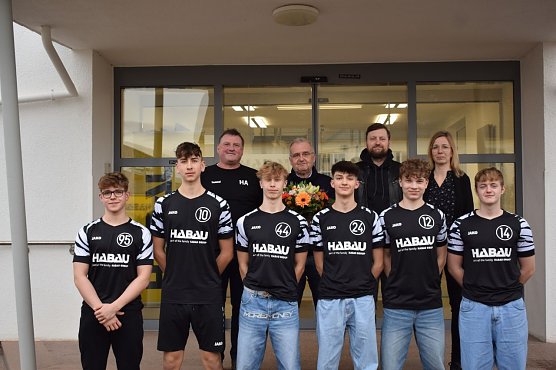 Neue Trikots für den Handballnachwuchs (Foto: M.Keilholz) Neue Trikots für den Handballnachwuchs (Foto: M.Keilholz)