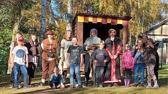 Ritter Ron mit Gefolge (Foto: Horizont)