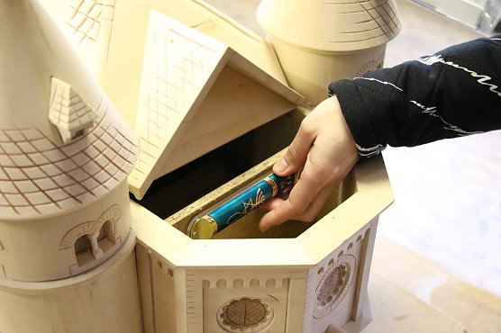 Eine letzte Kleinigkeit fehlt noch: die "Mesusa" (Foto: agl)