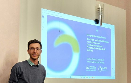 Dr.-Ing. Pascal Leibbrandt am Freitagabend bei der Synode des Kirchenkreises S&uuml;dharz (Foto: Evangelischer Kirchenkreis S&uuml;dharz)