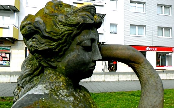 J. L. Meil, Leda, Sandsteinfigur von 1755, restauriert von Jan Fehling 2006, Detail Kopf mit Schwanenhals (Foto: H.Kneffel)