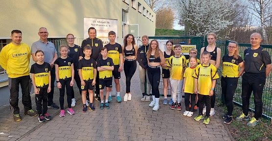 LV Altstadt 98 erh&auml;lt neue, hochwertige Sportbekleidung (Foto: Gunnar Haase)