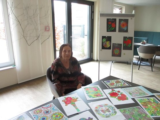 Gerda Gille hat im Rolandhaus ihre eigene, kleine Vernissage bekommen (Foto: C. Jeschke)