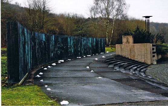 Heinz Scharr, Kupferreliefwand (Foto: H.Kneffel) Heinz Scharr, Kupferreliefwand (Foto: H.Kneffel)