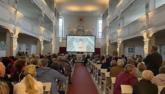Nico Wieditz in der Heringer Kirche (Foto: Maik Schröter) Nico Wieditz in der Heringer Kirche (Foto: Maik Schröter)