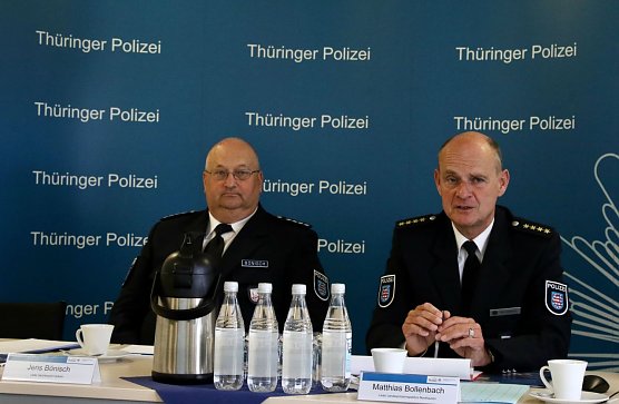 Hauptkommissar Jens B&ouml;hnisch und LPI-Chef Matthias Bollenbach stellten gestern die Verkehrsstatistik f&uuml;r Nordth&uuml;ringen vor (Foto: agl)