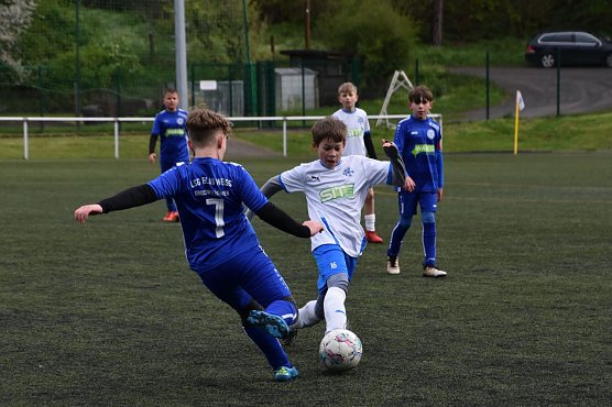 Mit Kantersieg zur Tabellenf&uuml;hrung (Foto: Claudia Mi&szlig;bach)