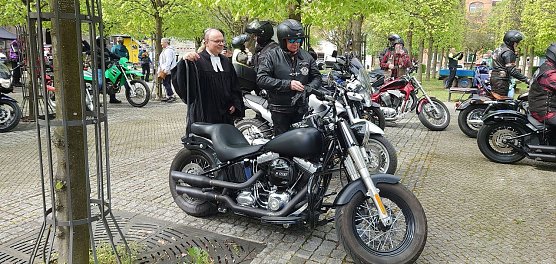 Pfarrer Jochen Lenz leitete am Sonntag den 2. Th&uuml;ringer Bikergottesdienst in Ellrich (Foto: privat)