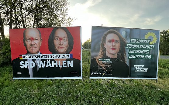 Verunstaltete Wahlplakate in Nordhausen (Foto: S.Dietzel) Verunstaltete Wahlplakate in Nordhausen (Foto: S.Dietzel)