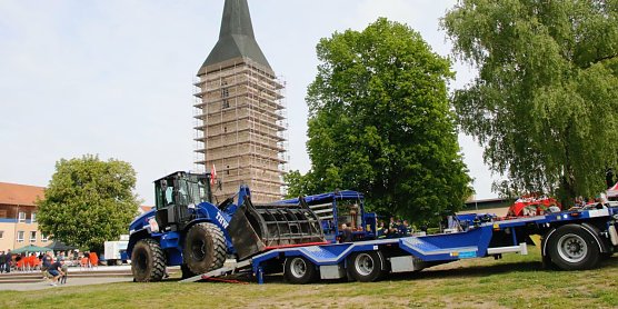 Blaulichtmeile auf dem Petersberg anl&auml;sslich des 30. Geburtstages des Nordh&auml;user THW (Foto: agl)
