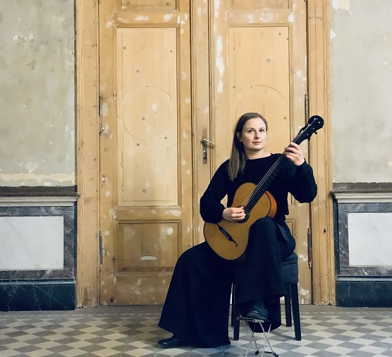 Gitarristin Catarina Caspari eröffnet die kleine Kulturreihe im Pavillon (Foto: Catarina Caspari) Gitarristin Catarina Caspari eröffnet die kleine Kulturreihe im Pavillon (Foto: Catarina Caspari)