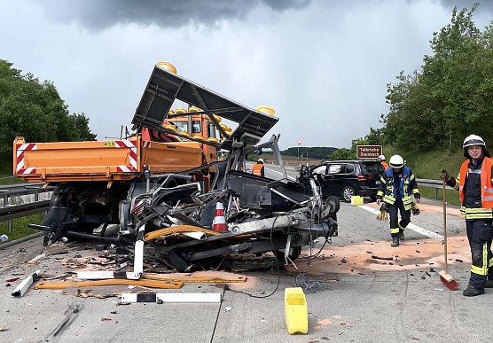 Schwerer Unfall auf der A 38 (Foto: S.Dietzel) Schwerer Unfall auf der A 38 (Foto: S.Dietzel)