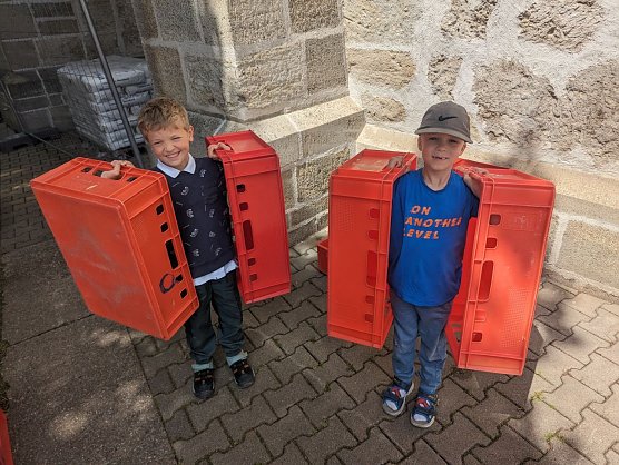 Beim B&uuml;cherflohmarkt am Wochenende ging viel Literatur weg, aber f&uuml;r den Kreiskirchentag bekommt noch ein paar Kisten voll (Foto: Frank Tuschy)