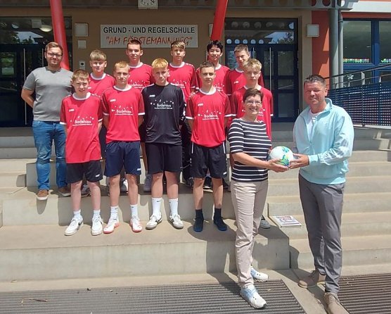 Die Schule am F&ouml;rstemannweg bekam kurz vor den Ferien Besuch aus dem Badehaus (Foto: Heiko Hieronymus)