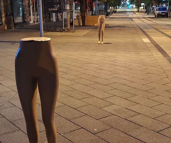 Nächtlicher Streich in der Bahnhofstraße (Foto: Polizei ) Nächtlicher Streich in der Bahnhofstraße (Foto: Polizei )