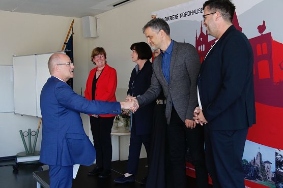 Die Mitglieder des Kreistages wurden heute in alphabetischer Reihenfolge vereidigt (Foto: agl) Die Mitglieder des Kreistages wurden heute in alphabetischer Reihenfolge vereidigt (Foto: agl)