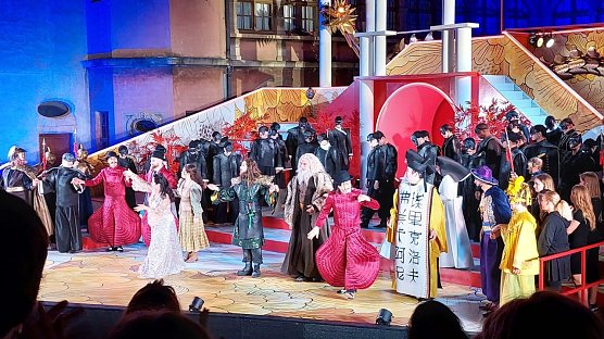 Langanhaltender Beifall f&uuml;r eine rundum gro&szlig;artige Inszenierung (Foto: nnz)