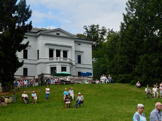 Voller Park am vergangenen Sonntag (Foto: Förderverein Park Hohenrode) Voller Park am vergangenen Sonntag (Foto: Förderverein Park Hohenrode)