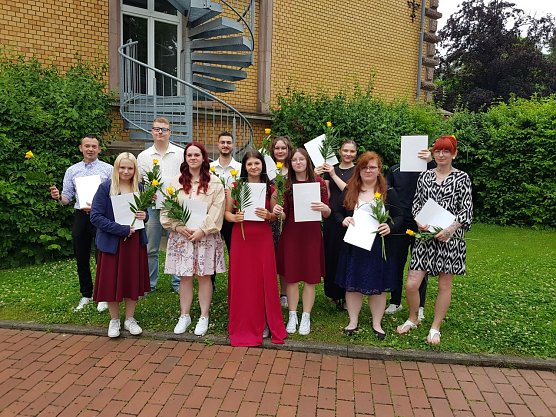 Herzlichen Gl&uuml;ckwunsch zum Abschluss an die Sozialbetreuer (Foto: IWK)