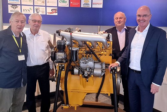Von links: Hans Georg Franke, Udo K&uuml;rbis, Helmut Peter an einem in Nordhausen entwickelten Motos und Andreas Krey. (Foto: nnz)