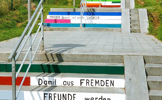 Die ersten Stufen haben schon einen frischen Anstrich (Foto: Helferkreis des Adventwohlfahrtswerkes )